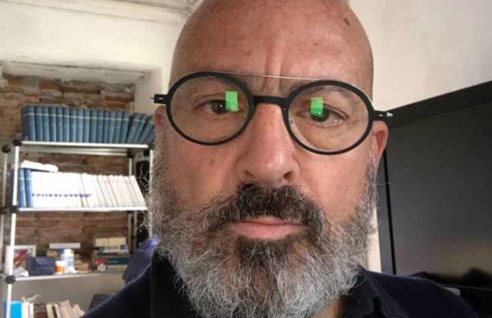 La violenza è violenza. Il racconto spesso non basta a capirla.