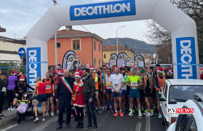 Un fiume rosso per la Corsa di Babbo Natale