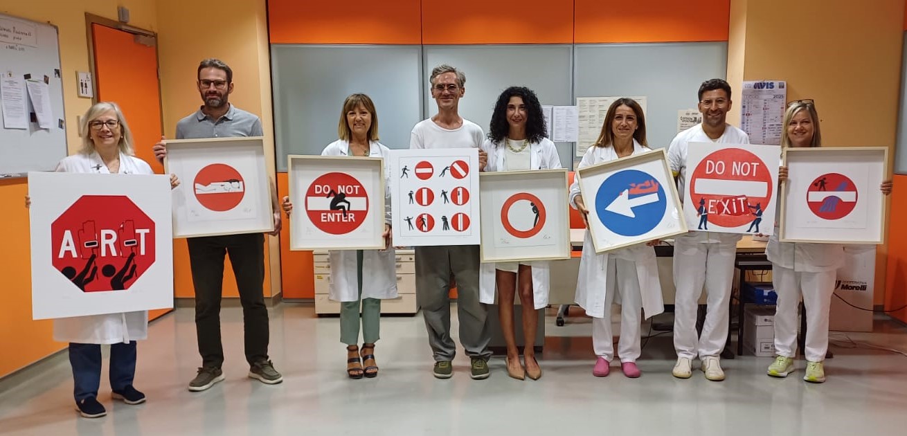 dona 9 opere all'ospedale di pistoia come segno di gratitudine