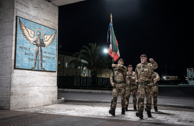 bandiera di guerra entra alla marini