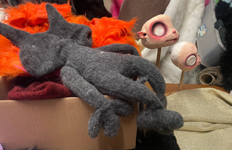 Stanza degli stampi dell’atelier di Serena Pieruccini, matrici in cartapesta