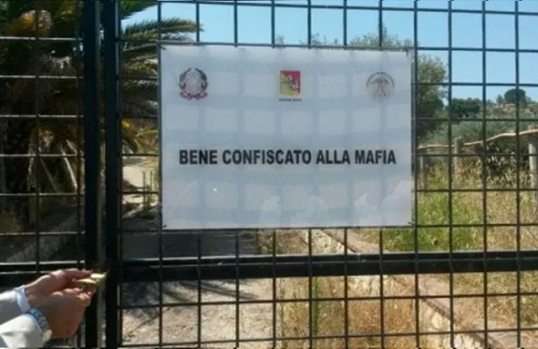 Pescia: gran tour dei beni confiscati