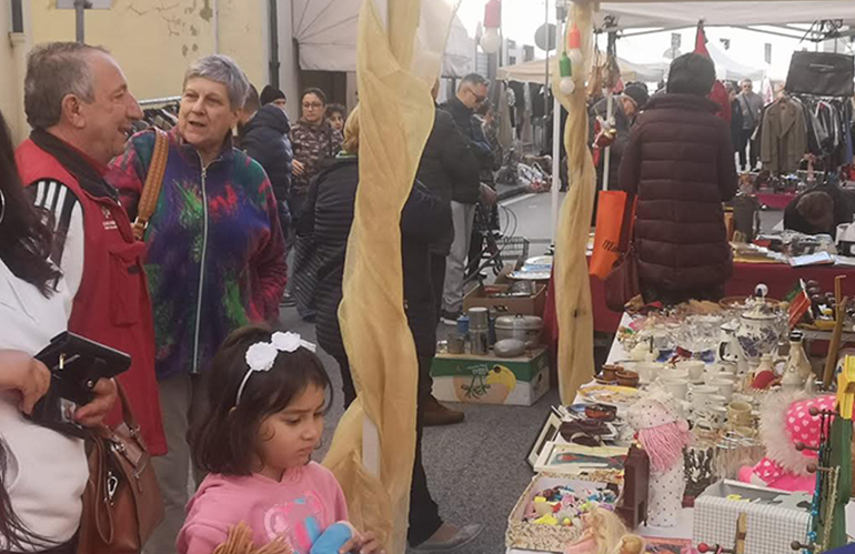 Domenica torna il mercatino "Curiosando e Riciclando"