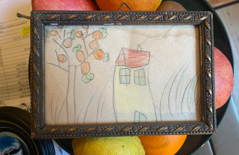 Atelier-casa di Barbara Disperati in un palazzo storico di Pescia, interni artistici e uso del colore