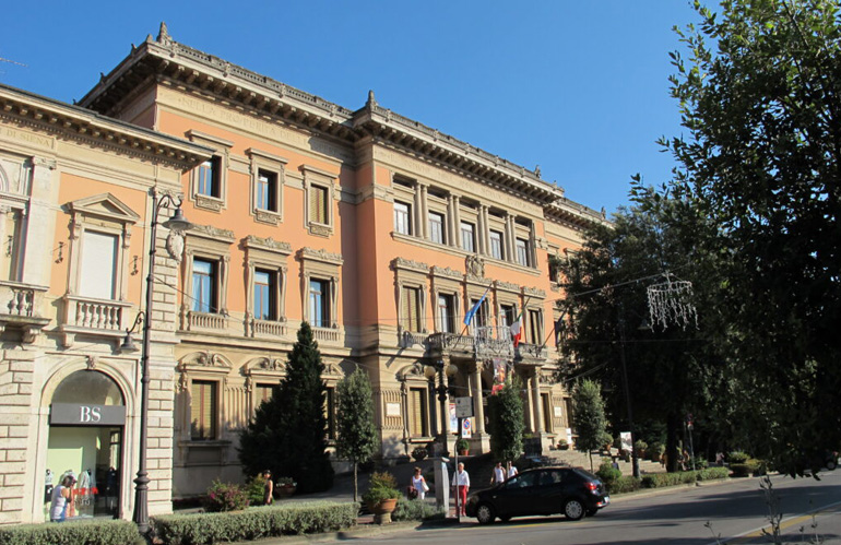 palazzo del comune montecatini