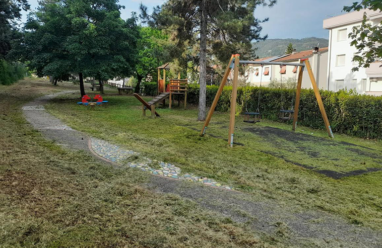 Quarrata: in corso il taglio erba nei giardini e rotonde