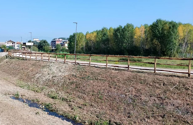 Completati i lavori sulla staccionata del Lungo Fermulla