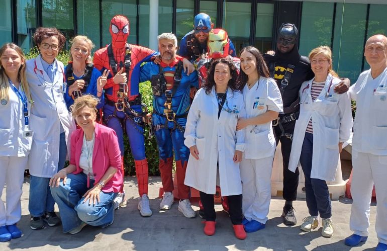 super eroi al reparto pediatria pistoia